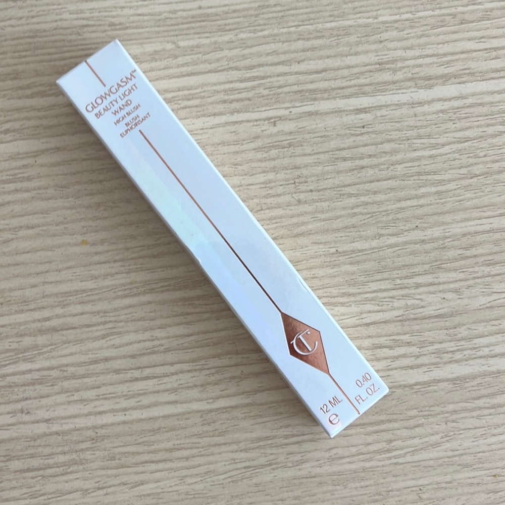COPY - Charlotte tilbury highlighter wand !! In pinkgasm